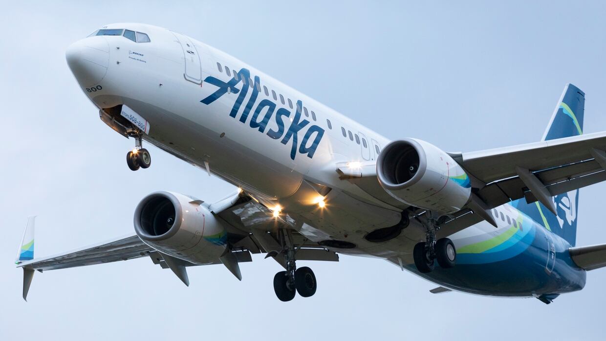 Alaska Airlines grounds all Boeing 737-9 aircraft after window blowout on flight midair