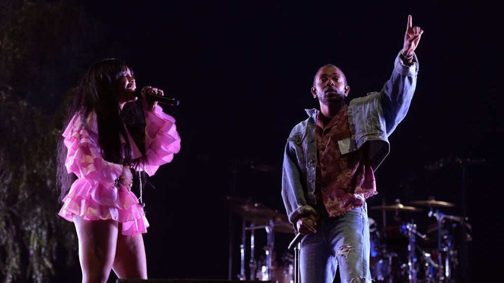 SZA and Kendrick Lamar performing
